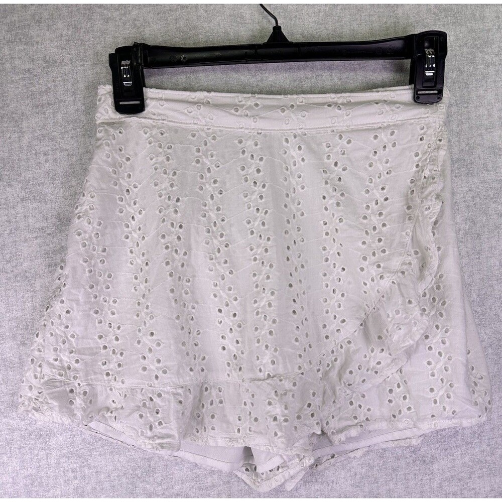 Hollister Women’s White Eyelet Ultra High Rise Ruffle Shorts/Skorts Size XS
